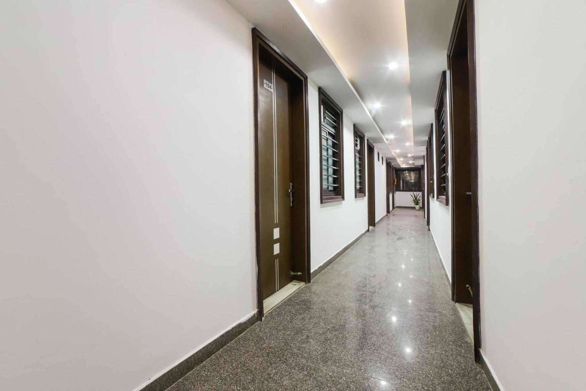 Hotel Seven S Delhi  Ngoại thất bức ảnh
