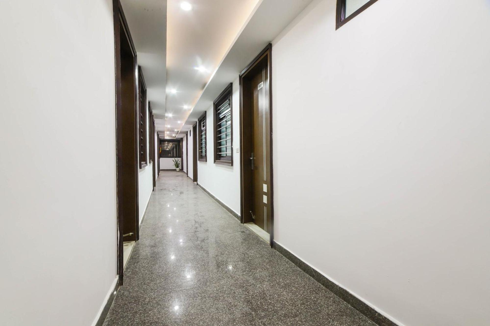 Hotel Seven S Delhi  Ngoại thất bức ảnh